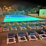3 Bed House - Sleeps 6 - Parking - Wifi بيت للعطل *