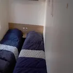 بيت للعطل 3 Bed House - Sleeps 6 - Parking - Wifi سان جان دي مونت