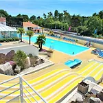 3 Bed House - Sleeps 6 - Parking - Wifi