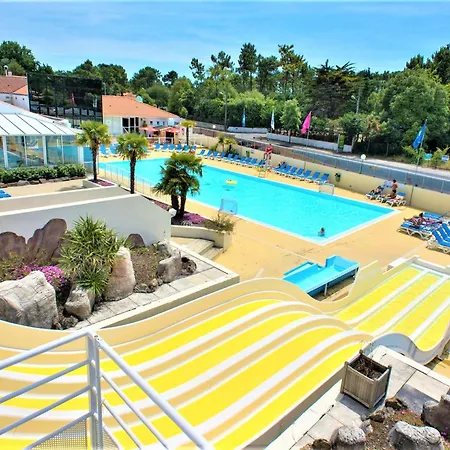 3 Bed House - Sleeps 6 - Parking - Wifi
